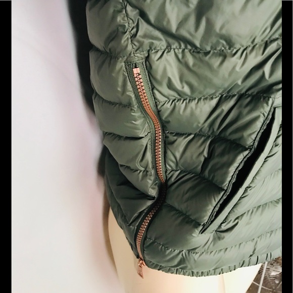 Bernardo Packable Hooded Puffer Jacket - Picture 5 of 8